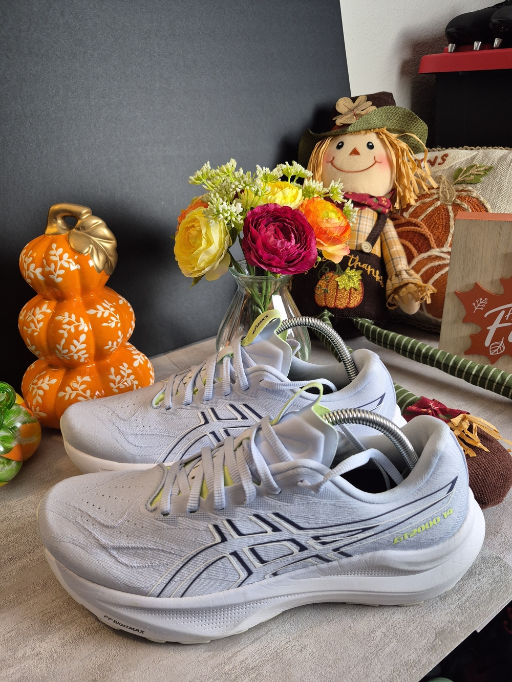 Asics Women's  GT 2000 White Light Gray Sneakers with Neon Yellow. Size 10
